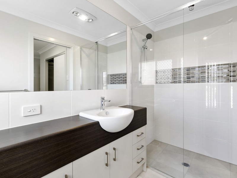 64 Unwin Road, Redland Bay QLD 4165