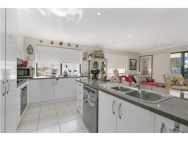 15 Michael Street, Redland Bay QLD 4165