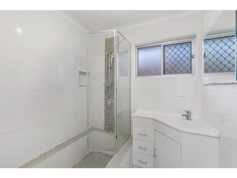 30 Rossinton Street, Birkdale QLD 4159