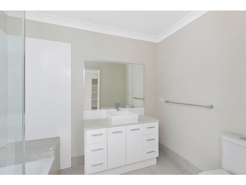 4/43 Surman Street East, Birkdale QLD 4159