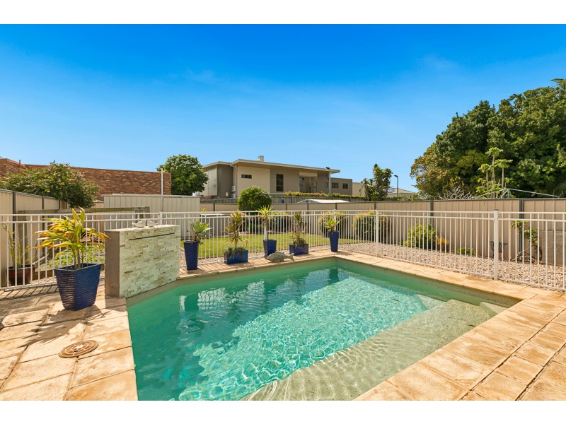 16 Gladstone St, Redland Bay QLD 4165