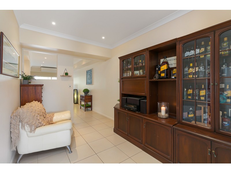 16 Gladstone St, Redland Bay QLD 4165