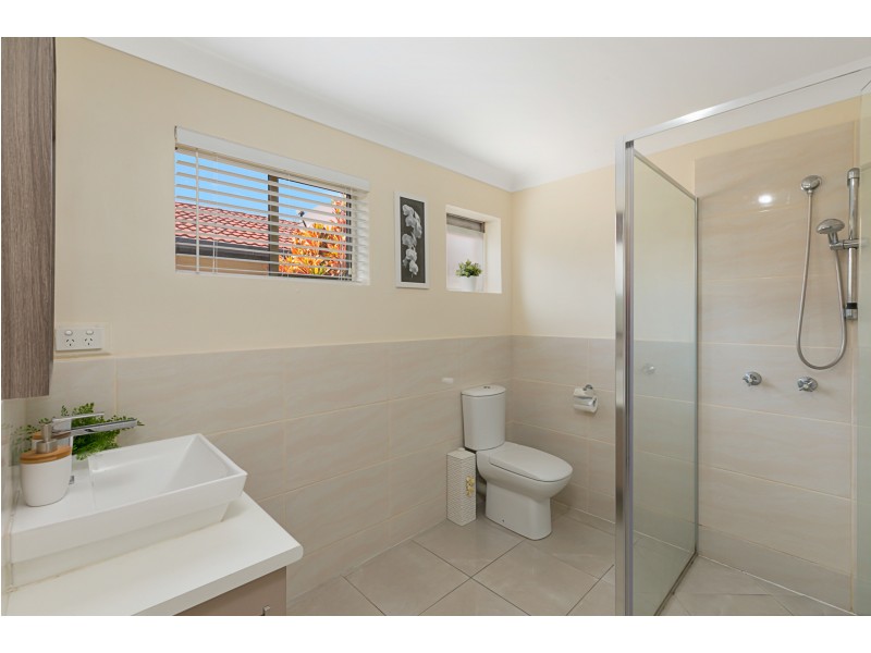 16 Gladstone St, Redland Bay QLD 4165