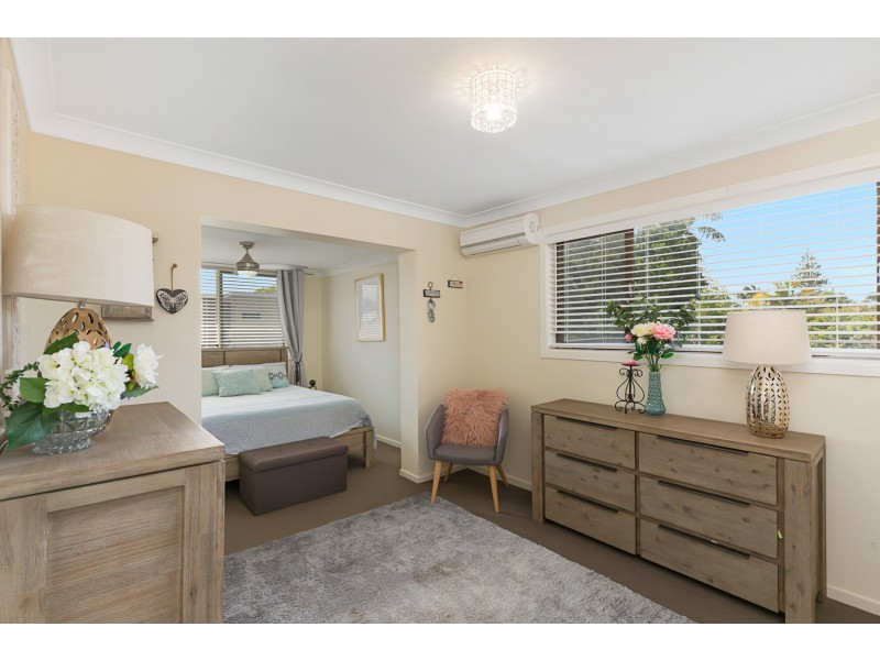 16 Gladstone St, Redland Bay QLD 4165