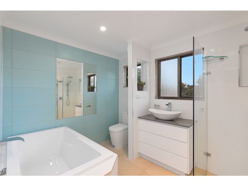 16 Gladstone St, Redland Bay QLD 4165
