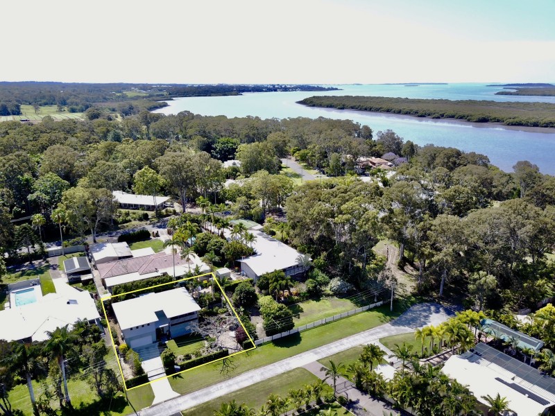 17 Pear Street, Redland Bay QLD 4165