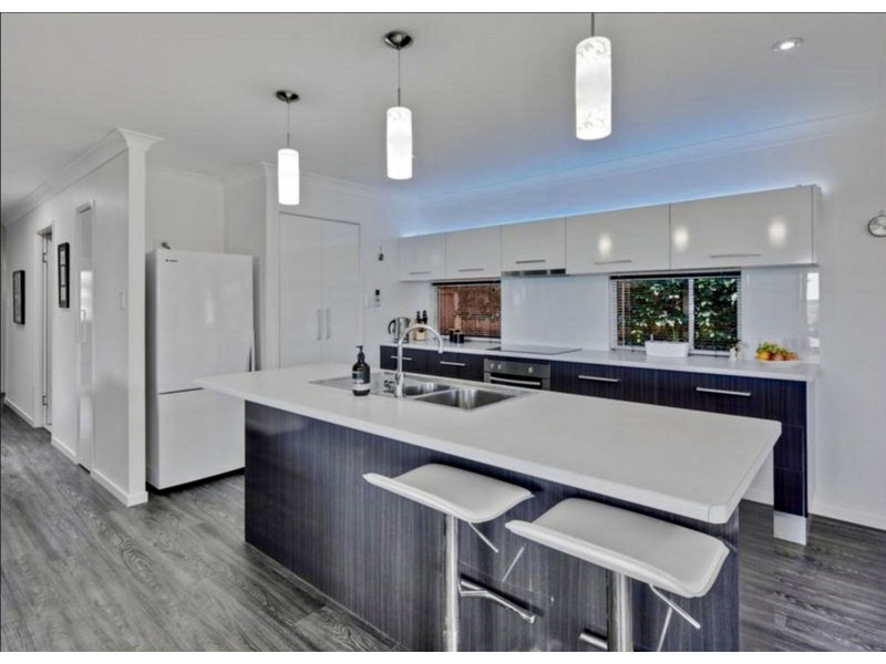 17 Pear Street, Redland Bay QLD 4165