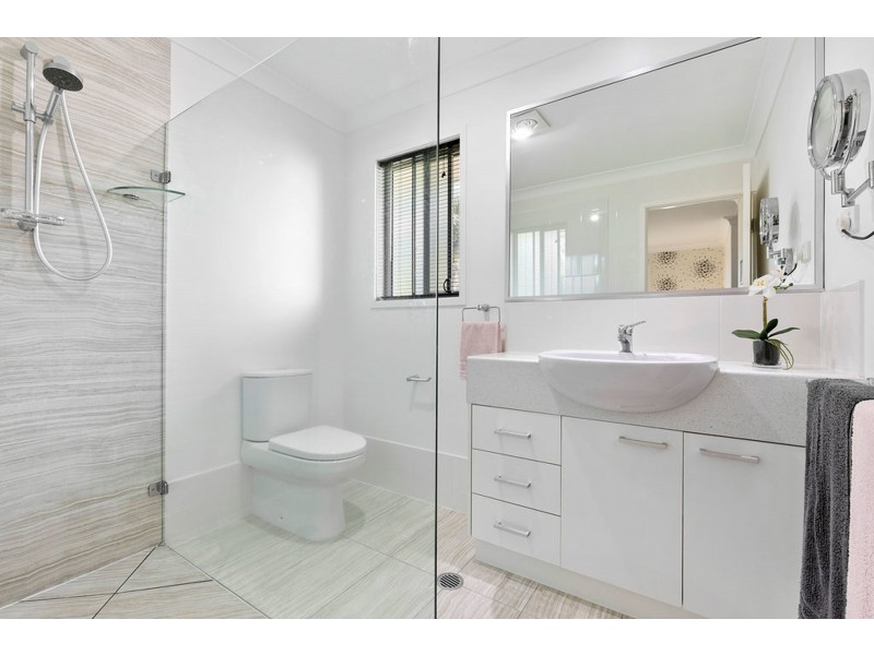 17 Pear Street, Redland Bay QLD 4165