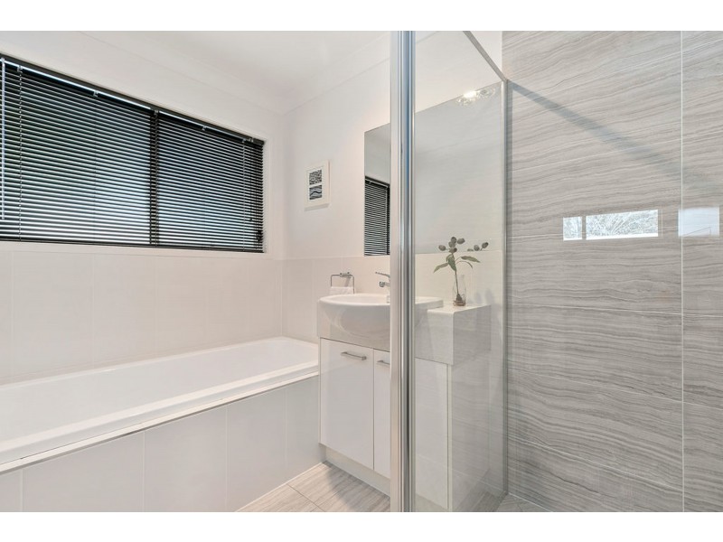 17 Pear Street, Redland Bay QLD 4165