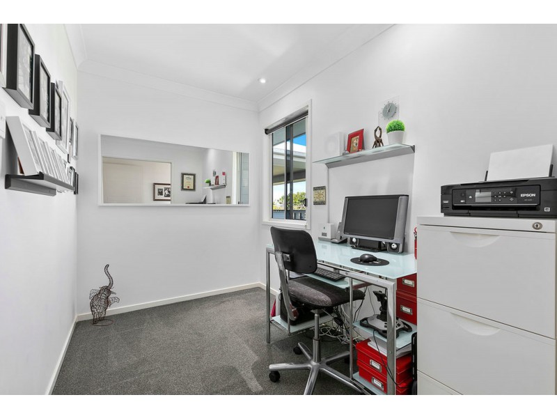 17 Pear Street, Redland Bay QLD 4165