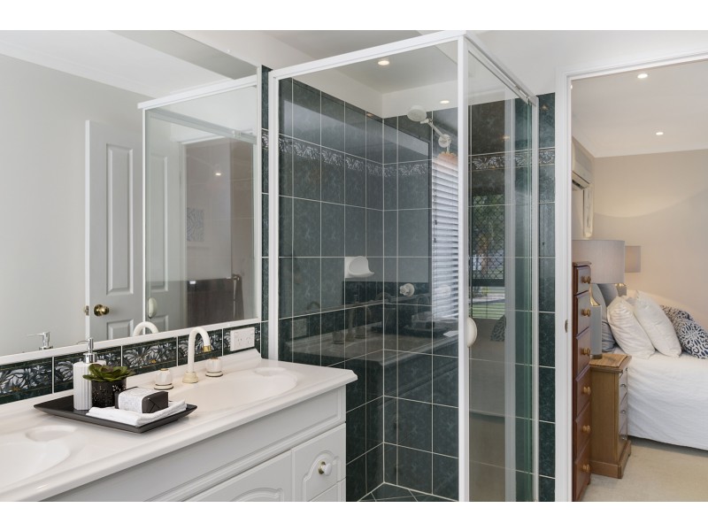 5 Pavetta Court, Redland Bay QLD 4165