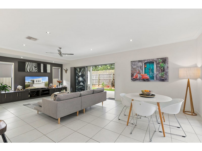 7B Bream Place, Redland Bay QLD 4165