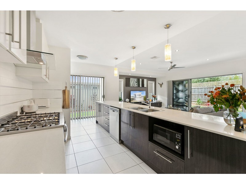 7B Bream Place, Redland Bay QLD 4165
