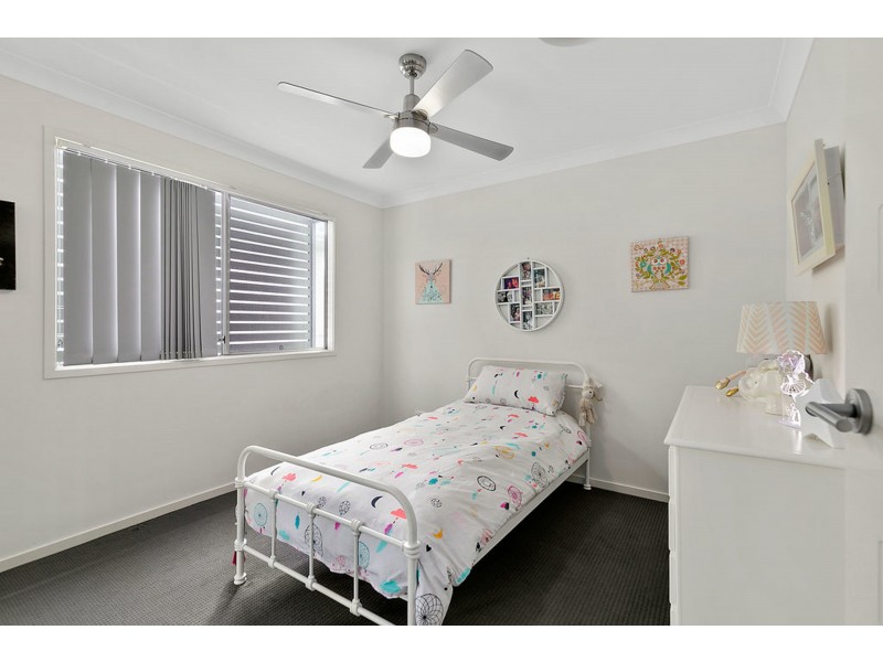 7B Bream Place, Redland Bay QLD 4165