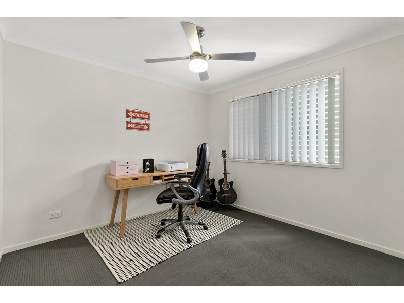 7B Bream Place, Redland Bay QLD 4165