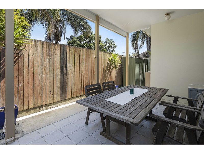 2/3 Henry Street, Wynnum QLD 4178