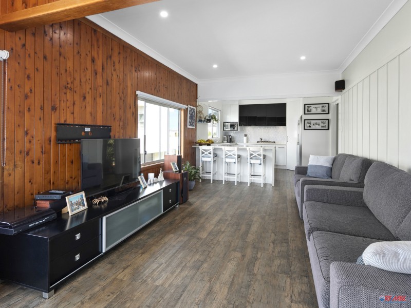 8 Church Street, Victoria Point QLD 4165