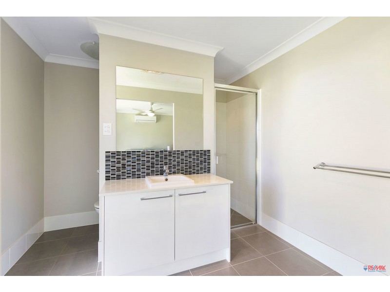 4 Leopard Place, Redland Bay QLD 4165