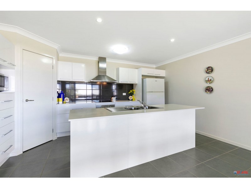 4 Leopard Place, Redland Bay QLD 4165