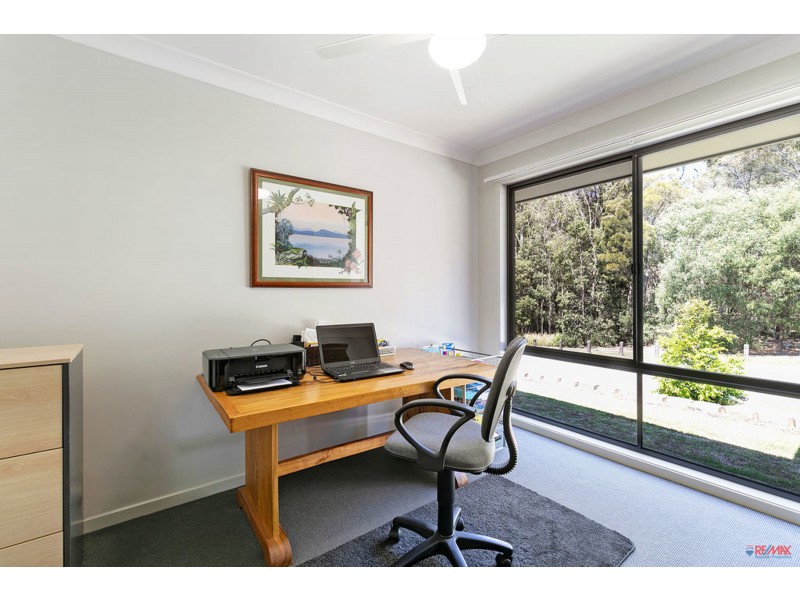 4 Leopard Place, Redland Bay QLD 4165