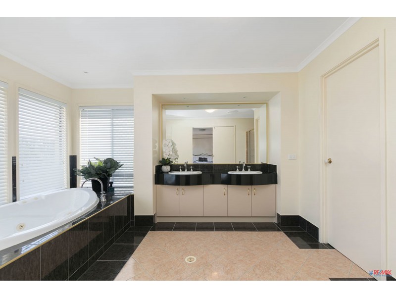 11 Water Gum Place, Thornlands QLD 4164