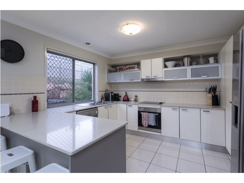 2 Shaw Place, Redland Bay QLD 4165
