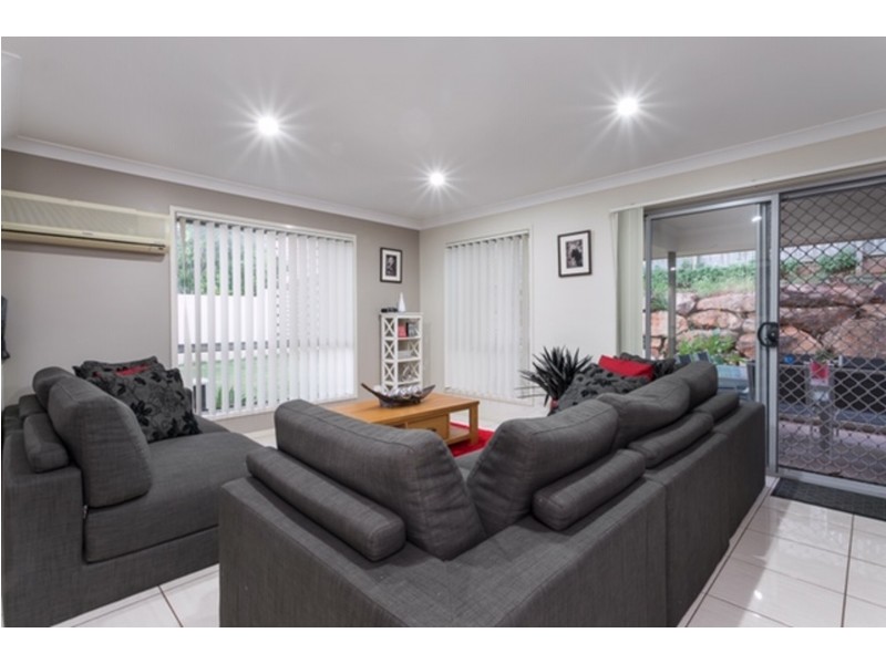 2 Shaw Place, Redland Bay QLD 4165