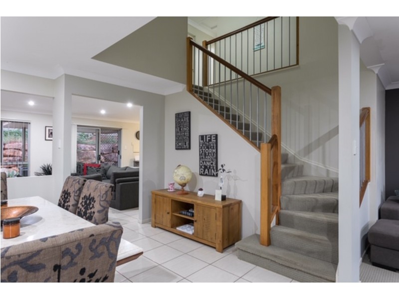 2 Shaw Place, Redland Bay QLD 4165