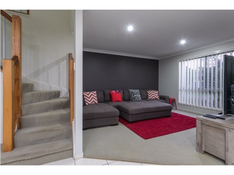 2 Shaw Place, Redland Bay QLD 4165