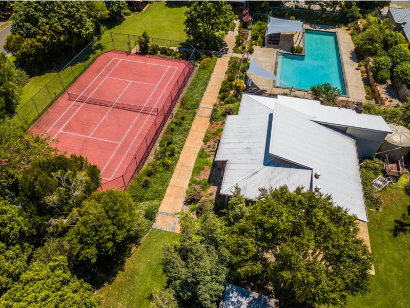 2 Shaw Place, Redland Bay QLD 4165