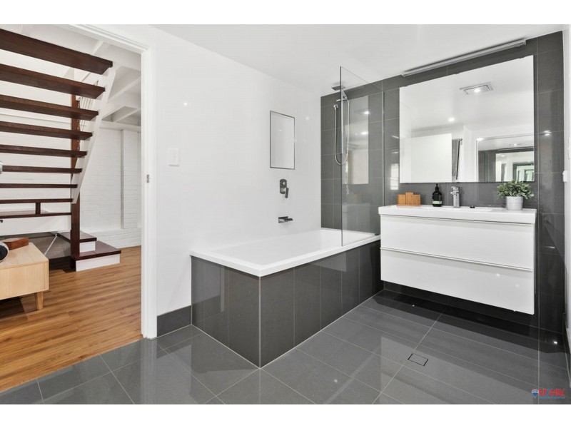 24 Bayford Street, Birkdale QLD 4159