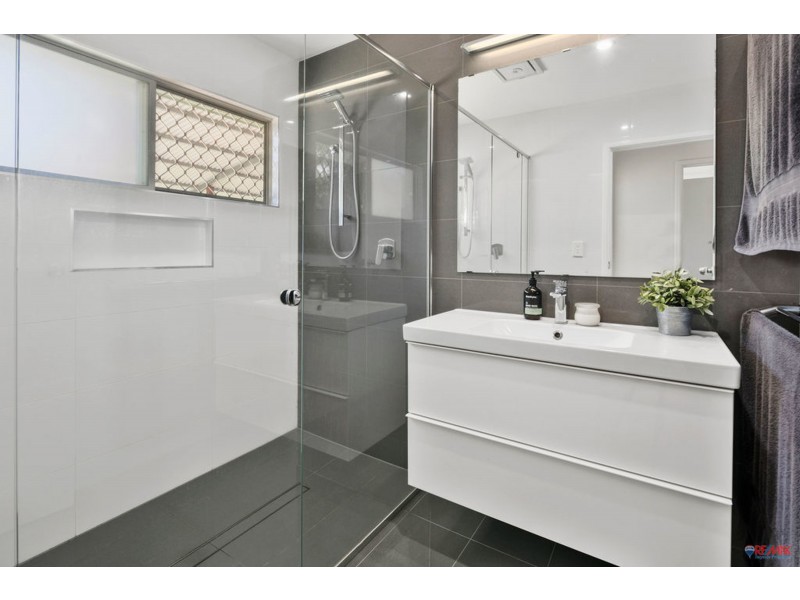 24 Bayford Street, Birkdale QLD 4159