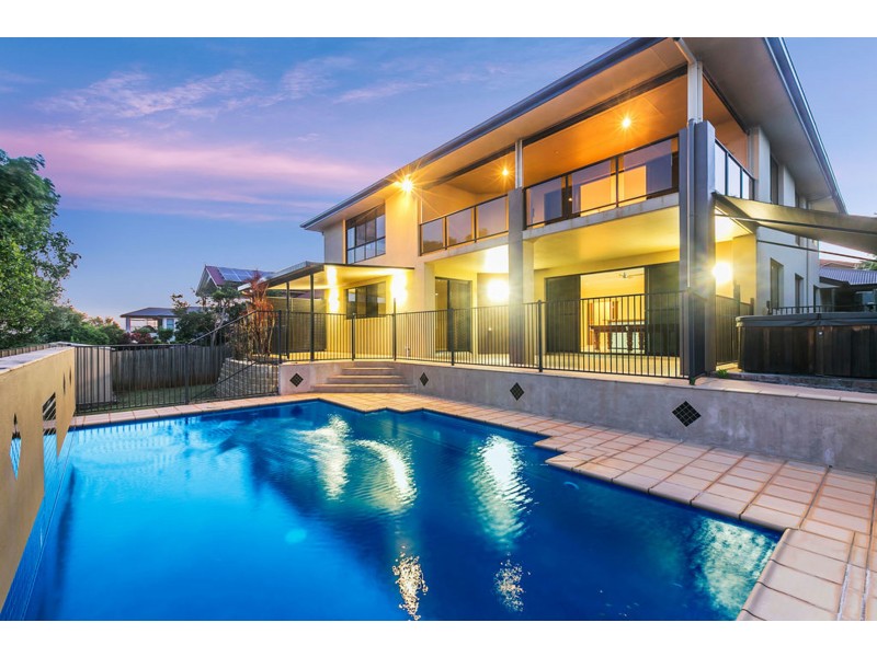 5 Bribie Close, Redland Bay QLD 4165