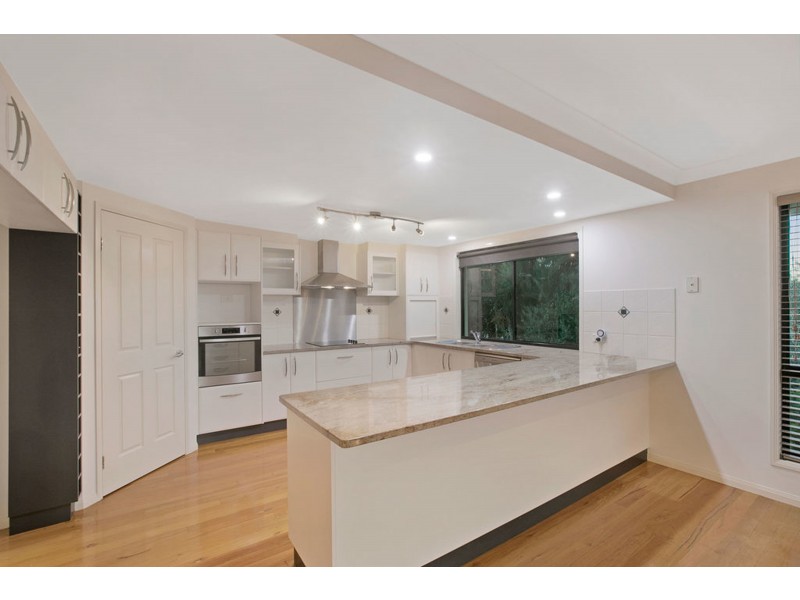 5 Bribie Close, Redland Bay QLD 4165