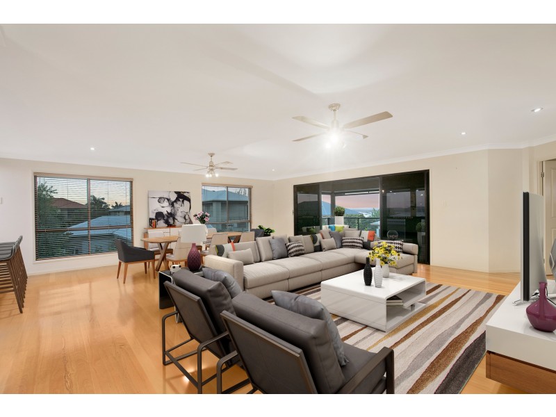 5 Bribie Close, Redland Bay QLD 4165