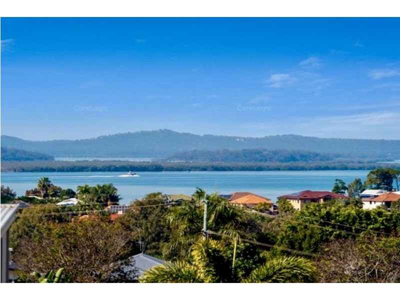 5 Bribie Close, Redland Bay QLD 4165