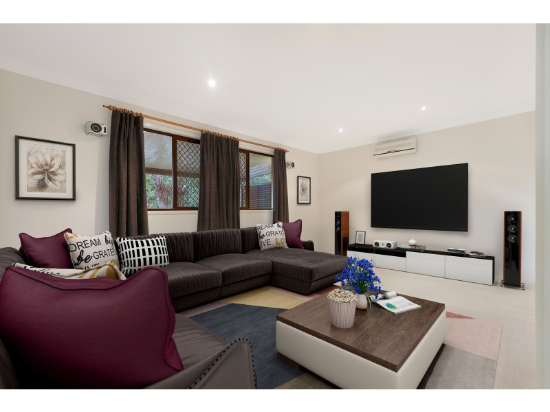 5 Bribie Close, Redland Bay QLD 4165