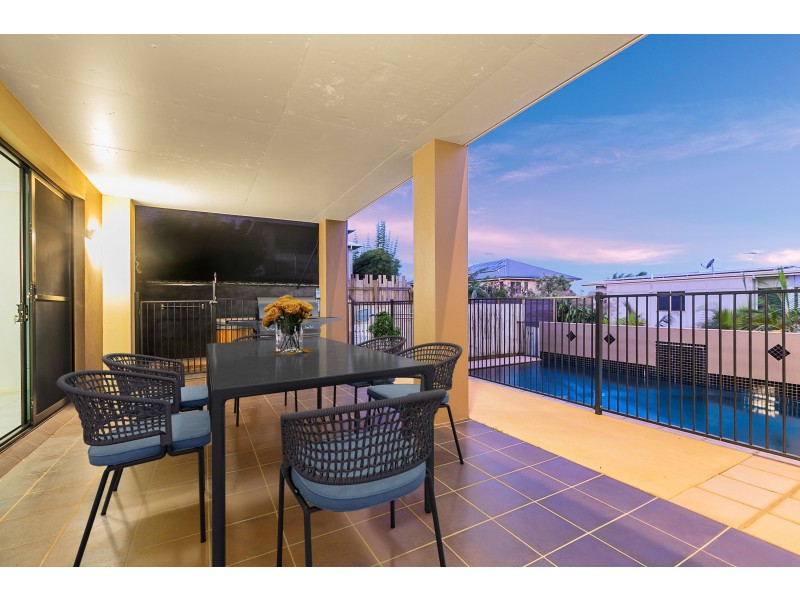 5 Bribie Close, Redland Bay QLD 4165