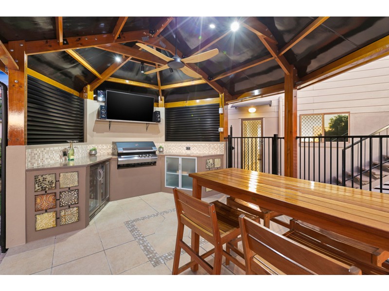 2 Lindon Street, Birkdale QLD 4159
