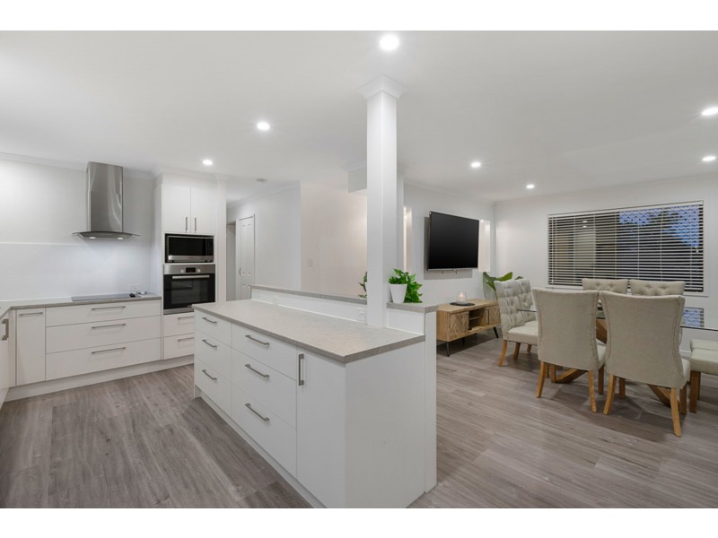 2 Lindon Street, Birkdale QLD 4159