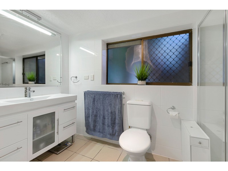 2 Lindon Street, Birkdale QLD 4159