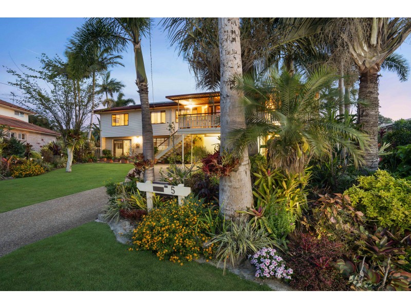 5 Moloii Cresent, Birkdale QLD 4159