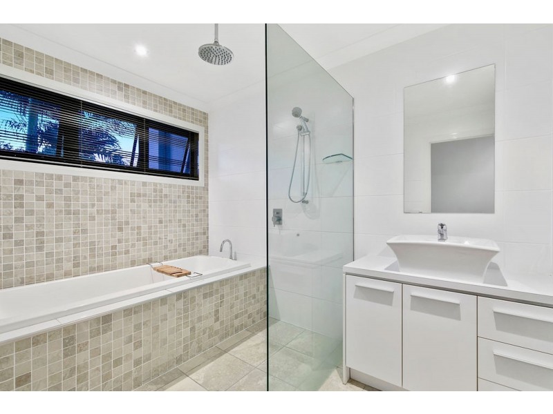 80 Sunningdale Drive, Redland Bay QLD 4165