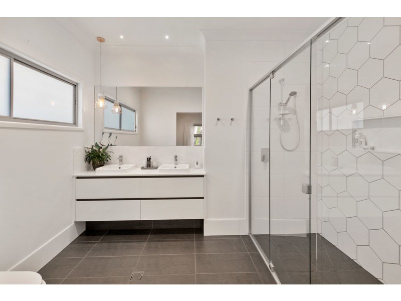 31 Frederick Street, Wellington Point QLD 4160