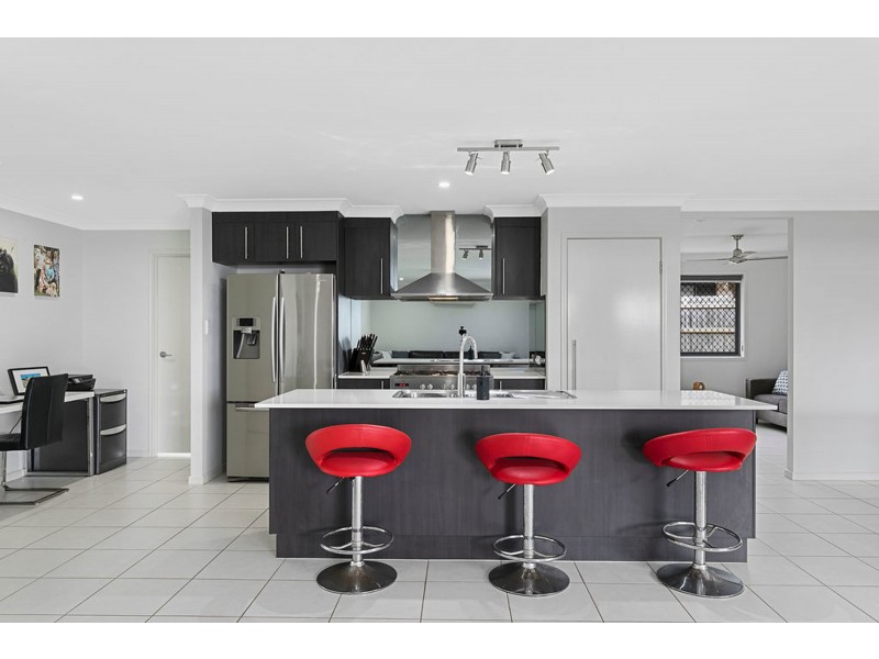 27 Whipbird Circuit, Victoria Point QLD 4165