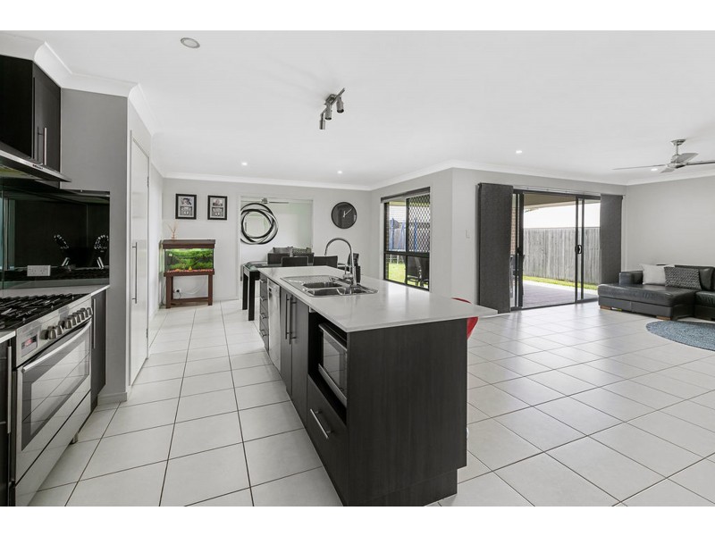 27 Whipbird Circuit, Victoria Point QLD 4165