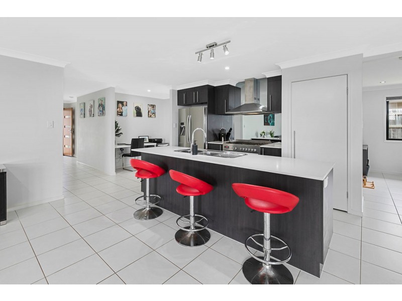 27 Whipbird Circuit, Victoria Point QLD 4165