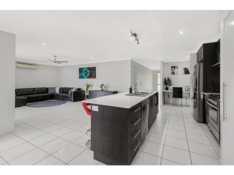 27 Whipbird Circuit, Victoria Point QLD 4165