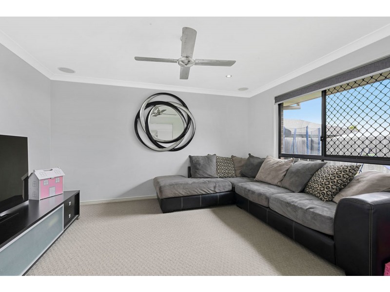 27 Whipbird Circuit, Victoria Point QLD 4165