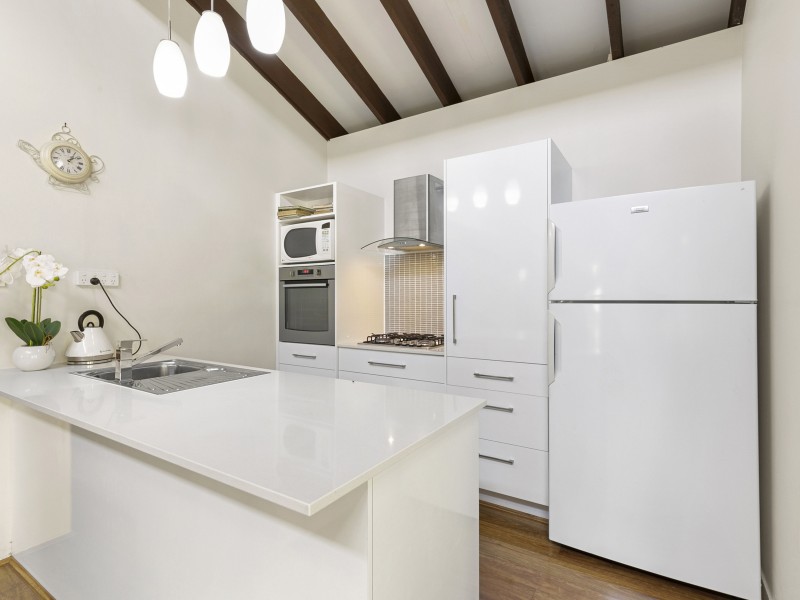 20 Vera Street, Redland Bay QLD 4165